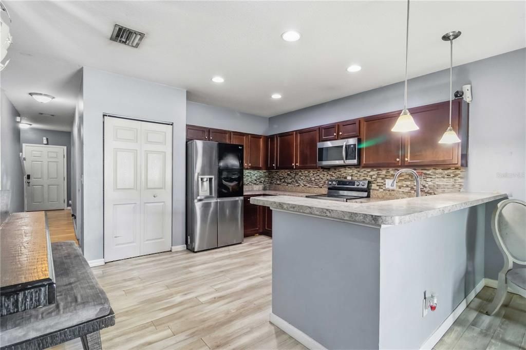 For Sale: $280,000 (3 beds, 2 baths, 1670 Square Feet)