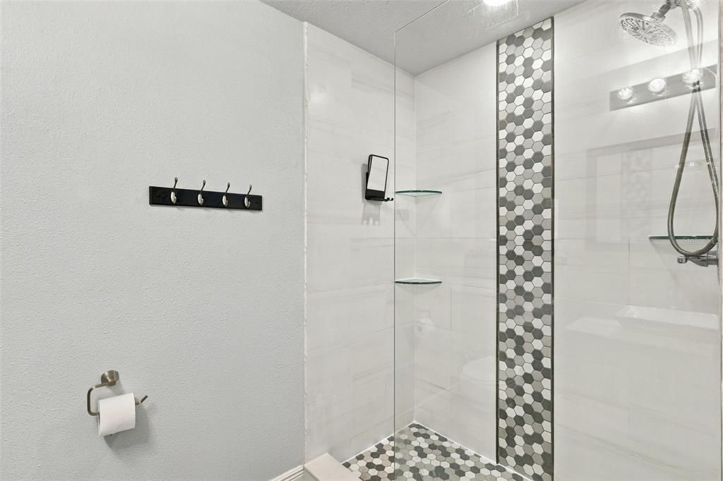 На продажу: $250,000 (2 спален, 2 ванн, 1309 Квадратных фут)