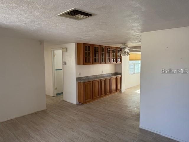 For Sale: $324,900 (2 beds, 1 baths, 1164 Square Feet)