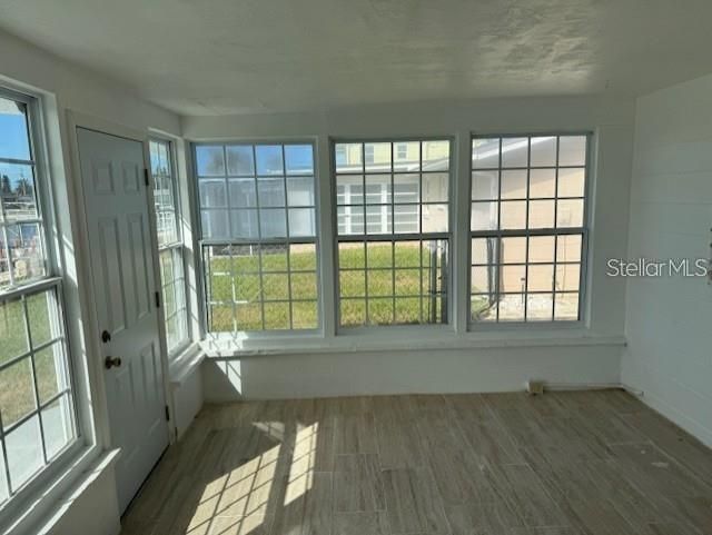 For Sale: $324,900 (2 beds, 1 baths, 1164 Square Feet)