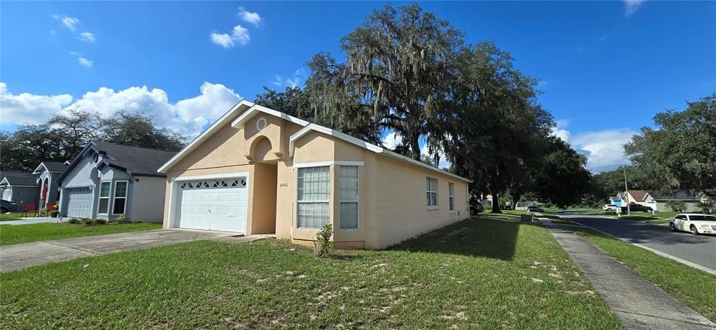 For Sale: $300,000 (3 beds, 2 baths, 1168 Square Feet)