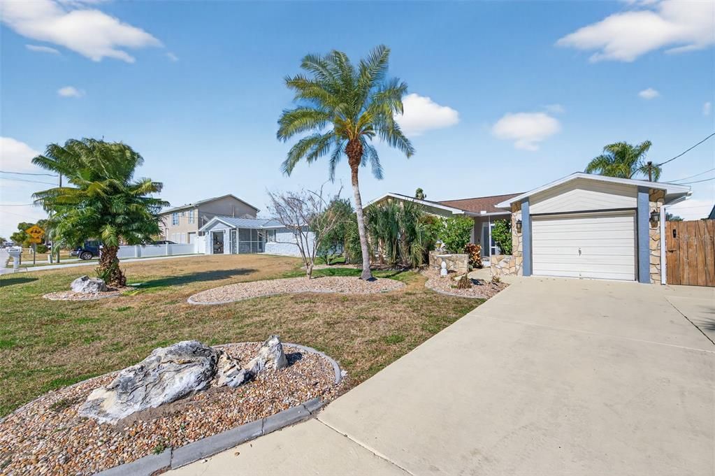 For Sale: $384,900 (3 beds, 2 baths, 1377 Square Feet)