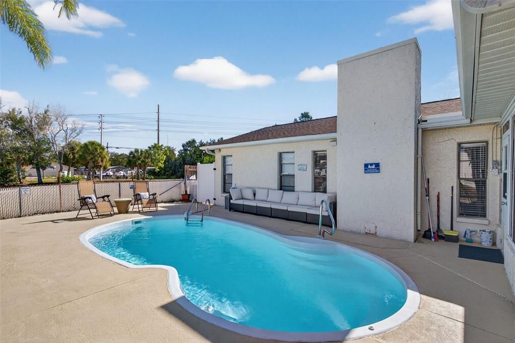 For Sale: $384,900 (3 beds, 2 baths, 1377 Square Feet)