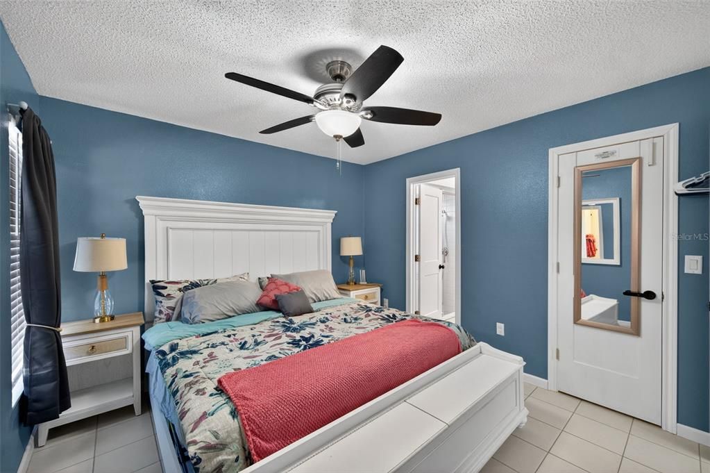 For Sale: $384,900 (3 beds, 2 baths, 1377 Square Feet)