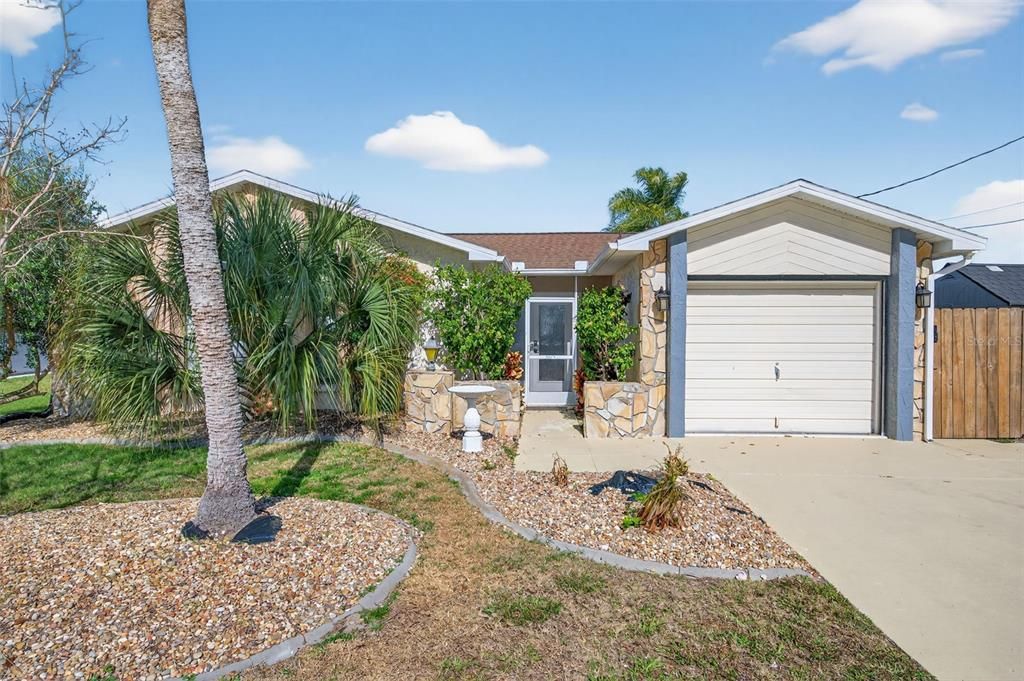 For Sale: $384,900 (3 beds, 2 baths, 1377 Square Feet)