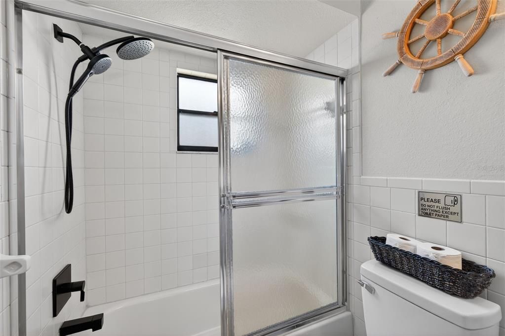 For Sale: $384,900 (3 beds, 2 baths, 1377 Square Feet)