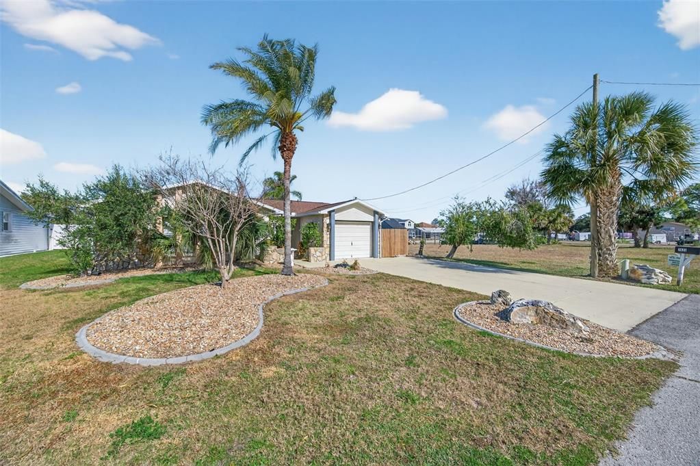 For Sale: $384,900 (3 beds, 2 baths, 1377 Square Feet)