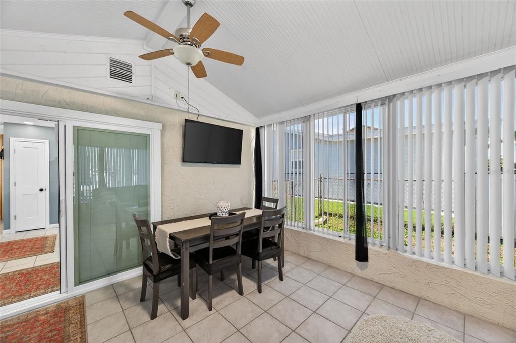 For Sale: $384,900 (3 beds, 2 baths, 1377 Square Feet)