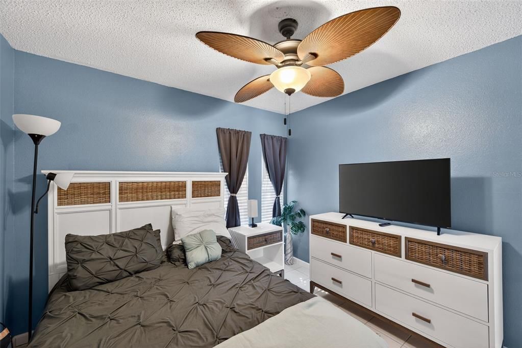 For Sale: $384,900 (3 beds, 2 baths, 1377 Square Feet)