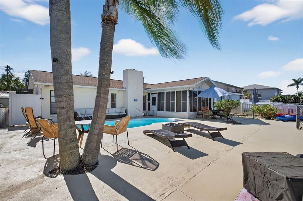 For Sale: $384,900 (3 beds, 2 baths, 1377 Square Feet)