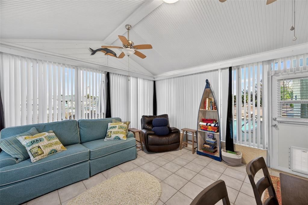 For Sale: $384,900 (3 beds, 2 baths, 1377 Square Feet)