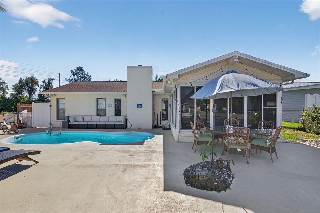 For Sale: $384,900 (3 beds, 2 baths, 1377 Square Feet)