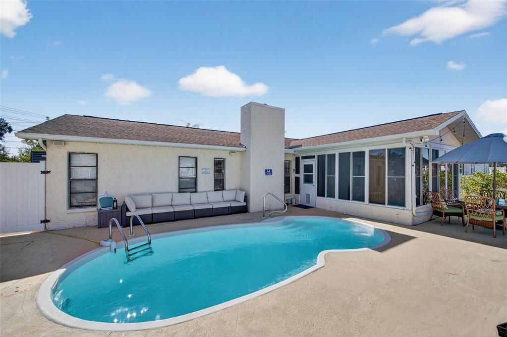 For Sale: $384,900 (3 beds, 2 baths, 1377 Square Feet)