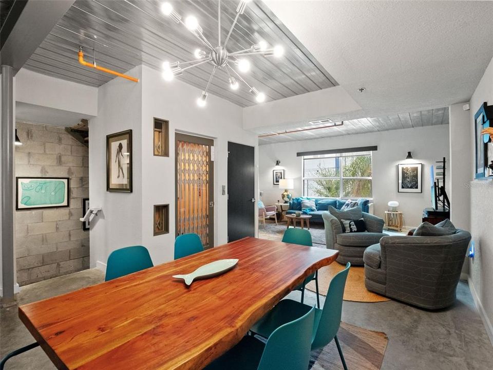 For Sale: $595,000 (3 beds, 3 baths, 1960 Square Feet)