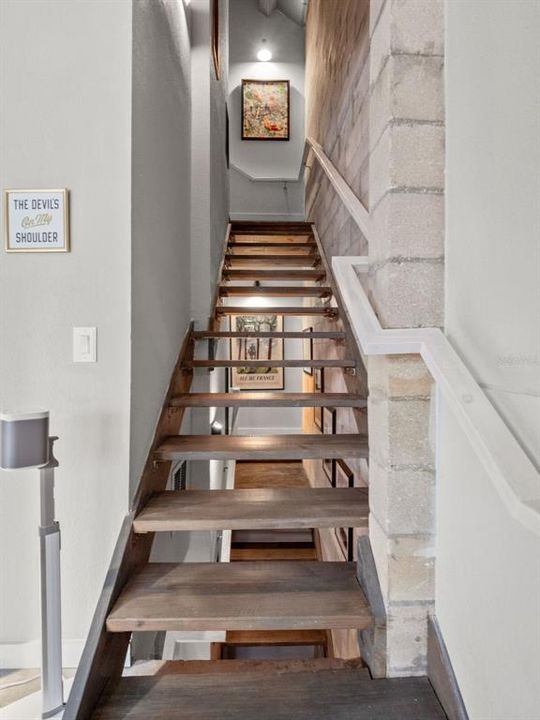 For Sale: $595,000 (3 beds, 3 baths, 1960 Square Feet)