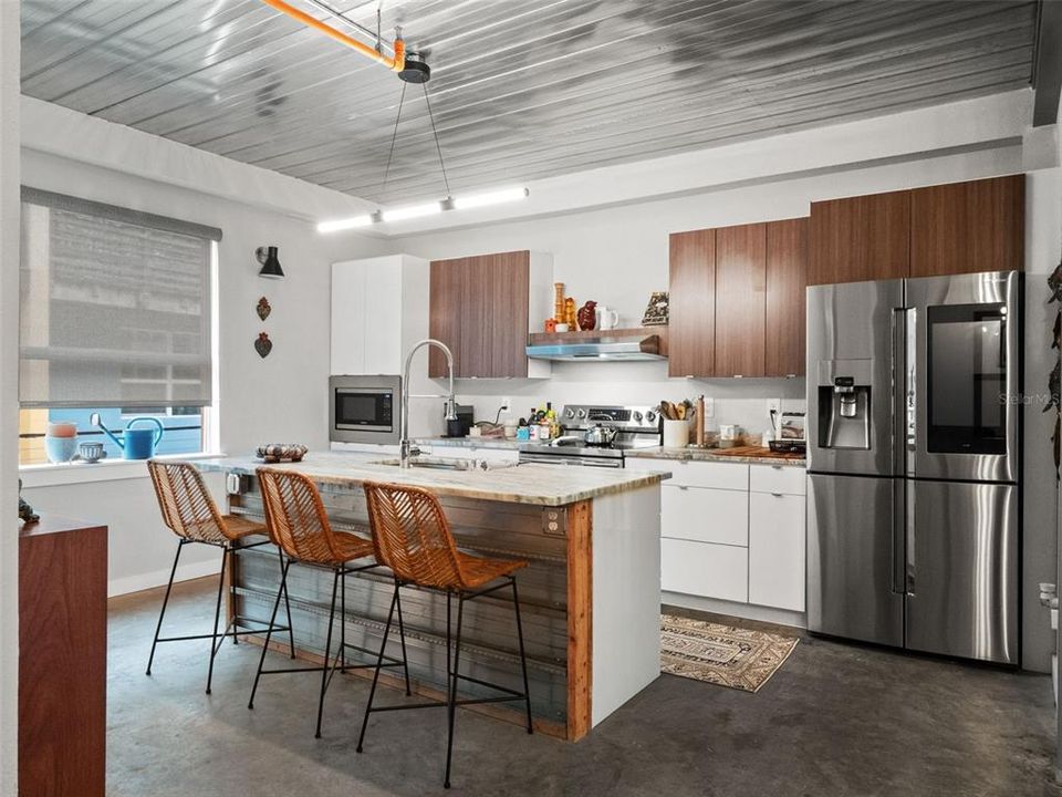 For Sale: $595,000 (3 beds, 3 baths, 1960 Square Feet)