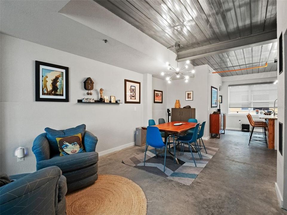 For Sale: $595,000 (3 beds, 3 baths, 1960 Square Feet)
