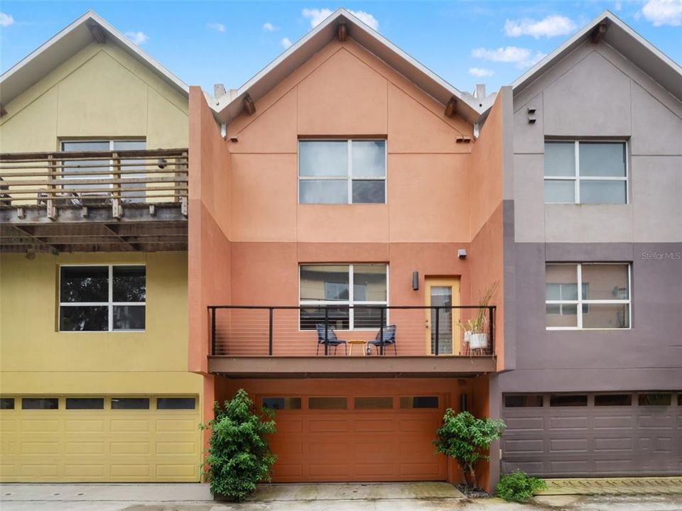 For Sale: $595,000 (3 beds, 3 baths, 1960 Square Feet)