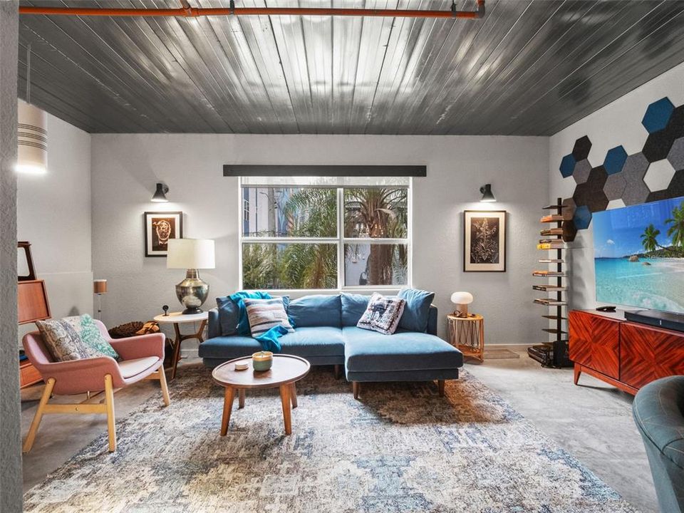 For Sale: $595,000 (3 beds, 3 baths, 1960 Square Feet)
