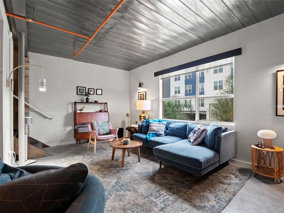 For Sale: $595,000 (3 beds, 3 baths, 1960 Square Feet)