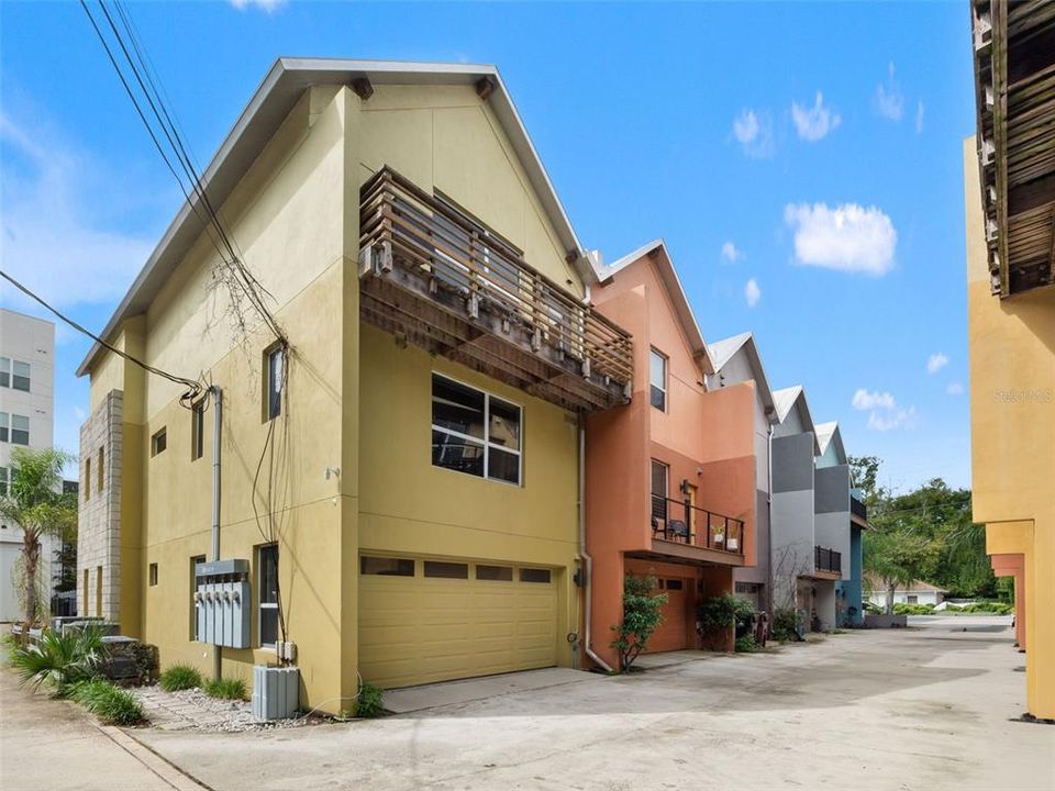 For Sale: $595,000 (3 beds, 3 baths, 1960 Square Feet)