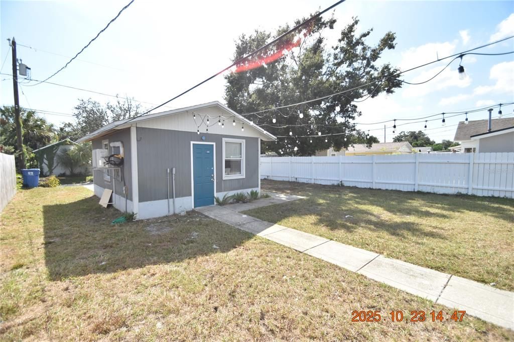 For Rent: $1,095 (0 beds, 1 baths, 300 Square Feet)