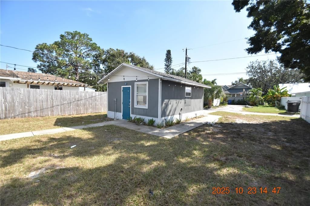For Rent: $1,095 (0 beds, 1 baths, 300 Square Feet)