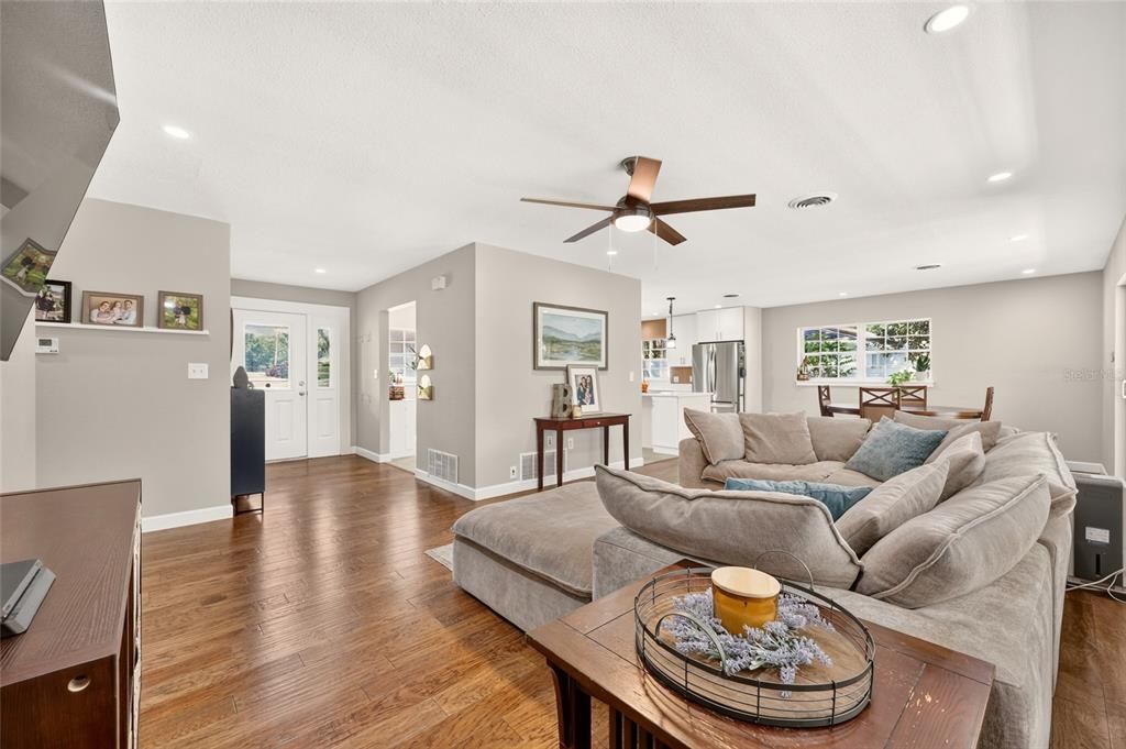 For Sale: $315,000 (3 beds, 2 baths, 1622 Square Feet)