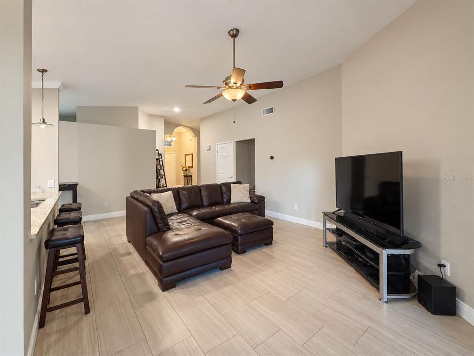 For Rent: $2,550 (3 beds, 2 baths, 1691 Square Feet)