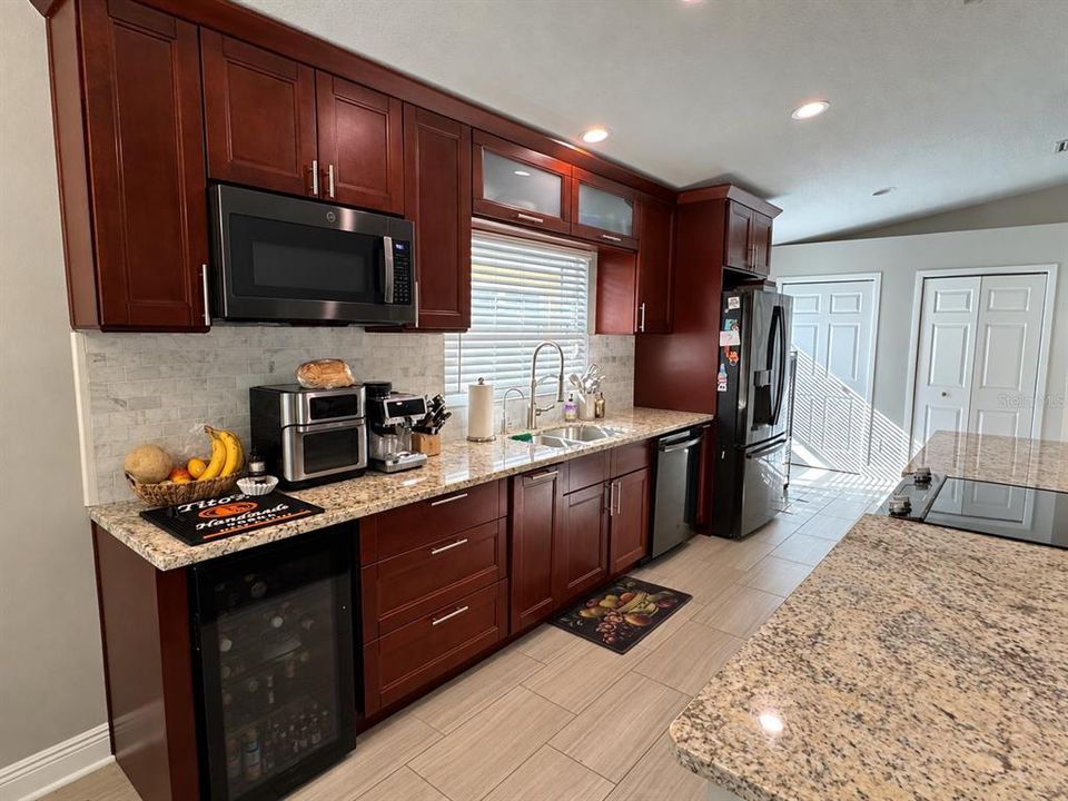 For Rent: $2,550 (3 beds, 2 baths, 1691 Square Feet)