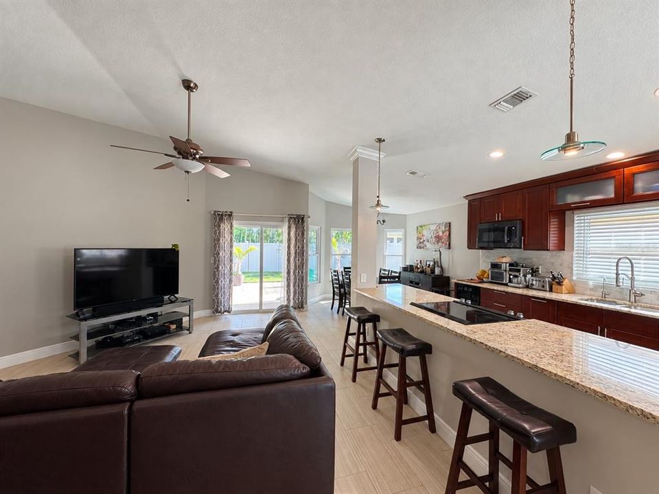 For Rent: $2,550 (3 beds, 2 baths, 1691 Square Feet)