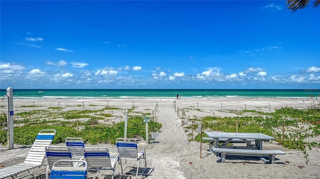 For Sale: $1,175,000 (3 beds, 3 baths, 2544 Square Feet)