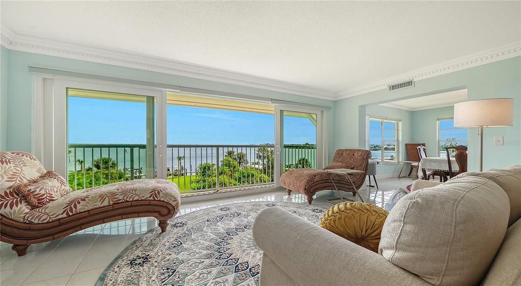 For Sale: $1,175,000 (3 beds, 3 baths, 2544 Square Feet)