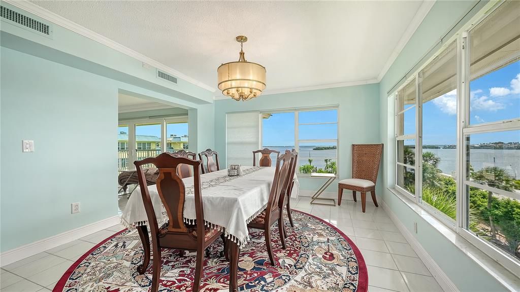 For Sale: $1,175,000 (3 beds, 3 baths, 2544 Square Feet)