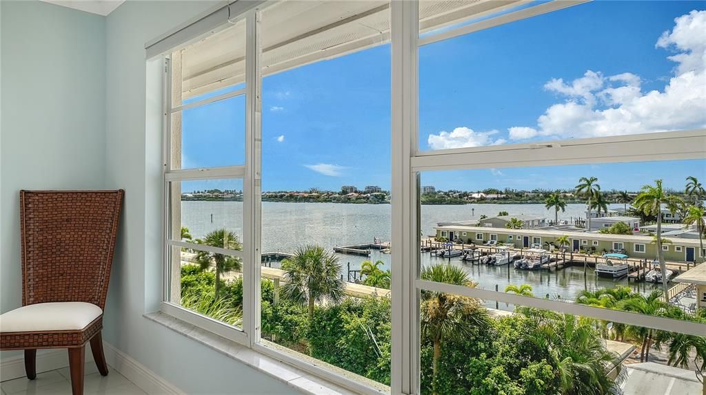 For Sale: $1,175,000 (3 beds, 3 baths, 2544 Square Feet)