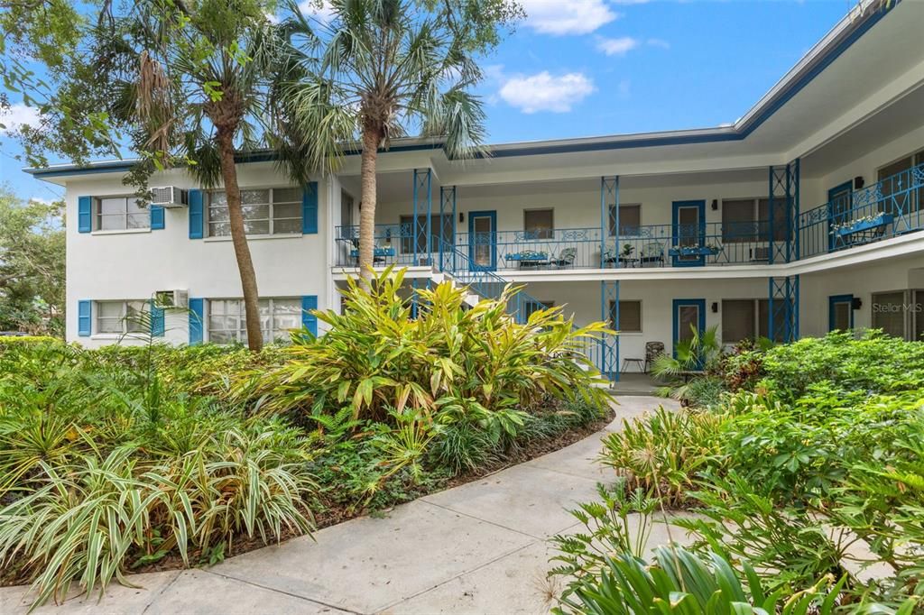 For Rent: $3,000 (2 beds, 2 baths, 1200 Square Feet)