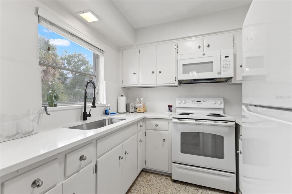 For Rent: $3,000 (2 beds, 2 baths, 1200 Square Feet)
