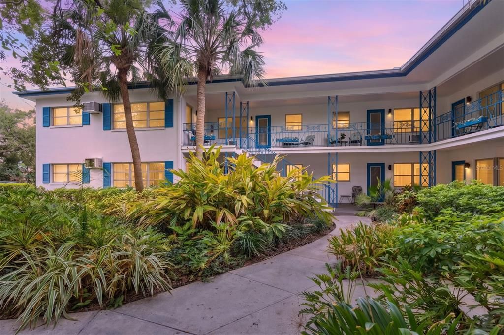 For Rent: $3,000 (2 beds, 2 baths, 1200 Square Feet)