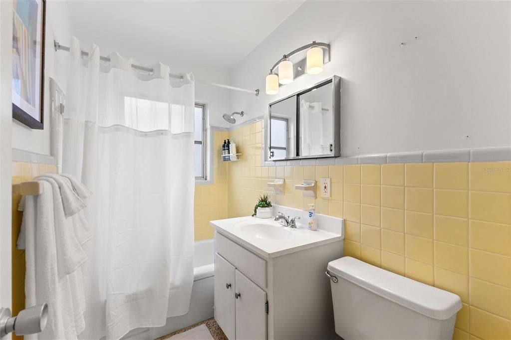 For Rent: $3,000 (2 beds, 2 baths, 1200 Square Feet)