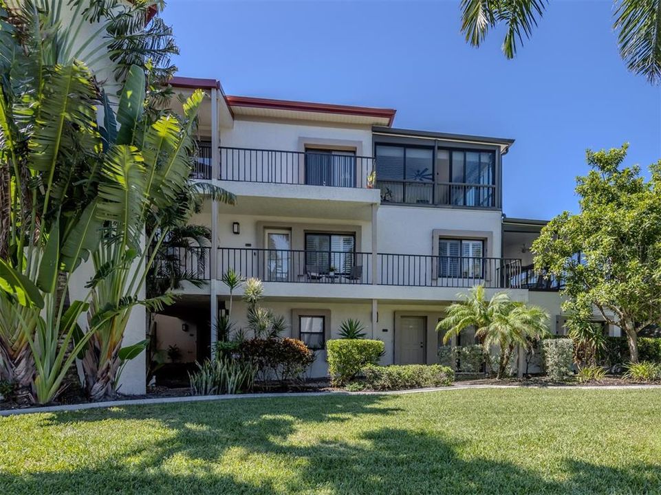 For Sale: $329,000 (2 beds, 2 baths, 1547 Square Feet)