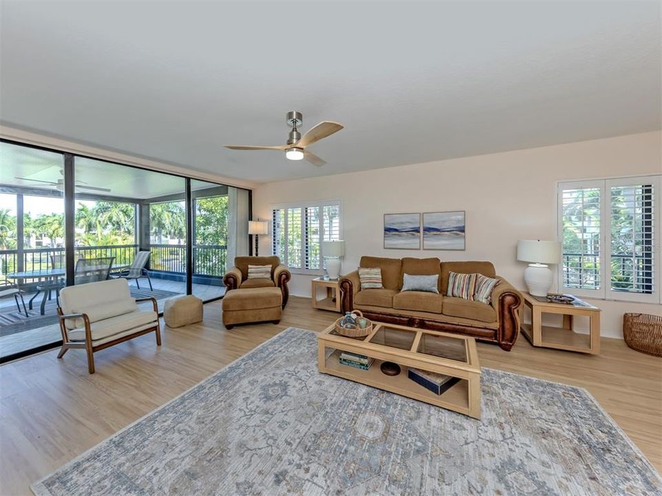 For Sale: $329,000 (2 beds, 2 baths, 1547 Square Feet)