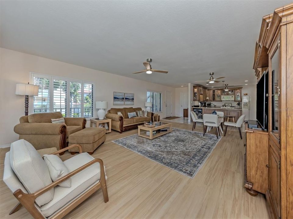 For Sale: $329,000 (2 beds, 2 baths, 1547 Square Feet)