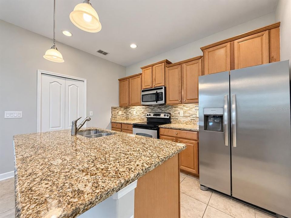 En Venta: $449,900 (3 camas, 2 baños, 1751 Pies cuadrados)