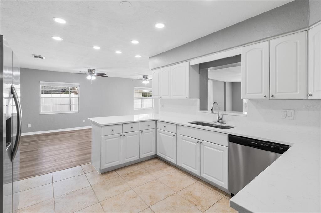 For Rent: $2,945 (3 beds, 2 baths, 1906 Square Feet)