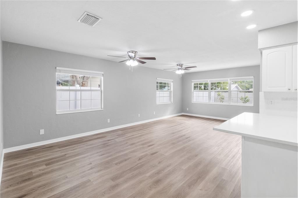 For Rent: $2,945 (3 beds, 2 baths, 1906 Square Feet)