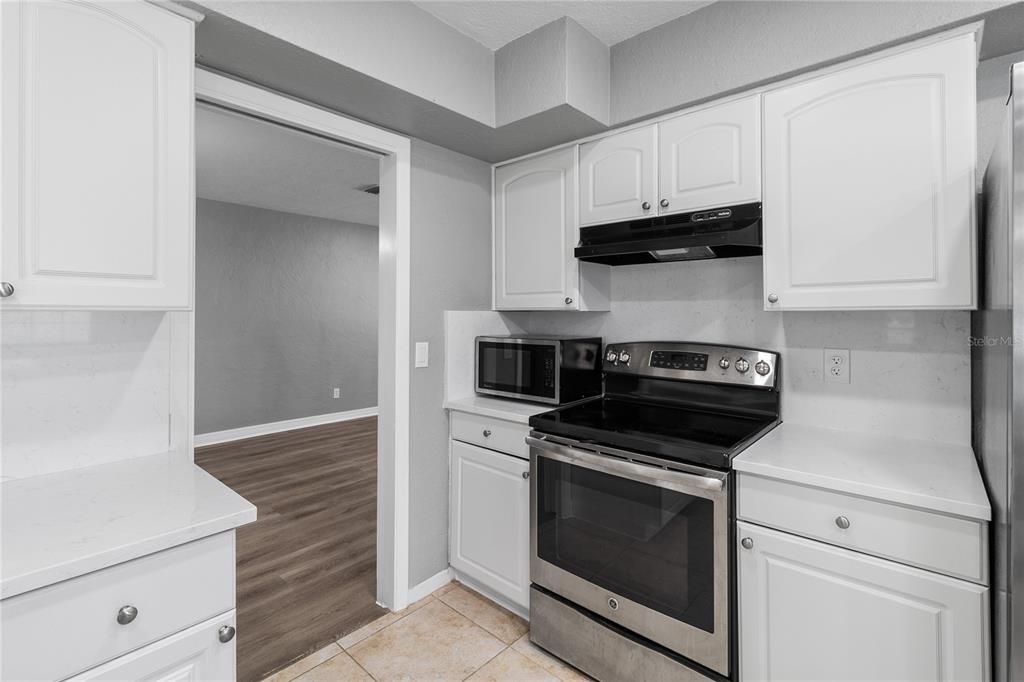 For Rent: $2,945 (3 beds, 2 baths, 1906 Square Feet)