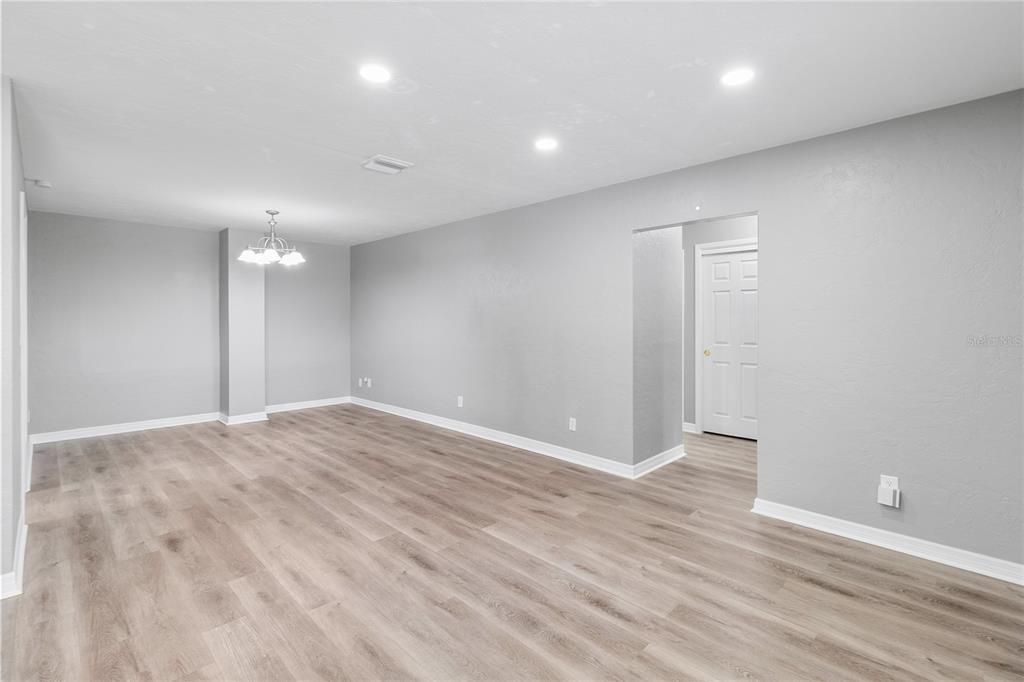 For Rent: $2,945 (3 beds, 2 baths, 1906 Square Feet)