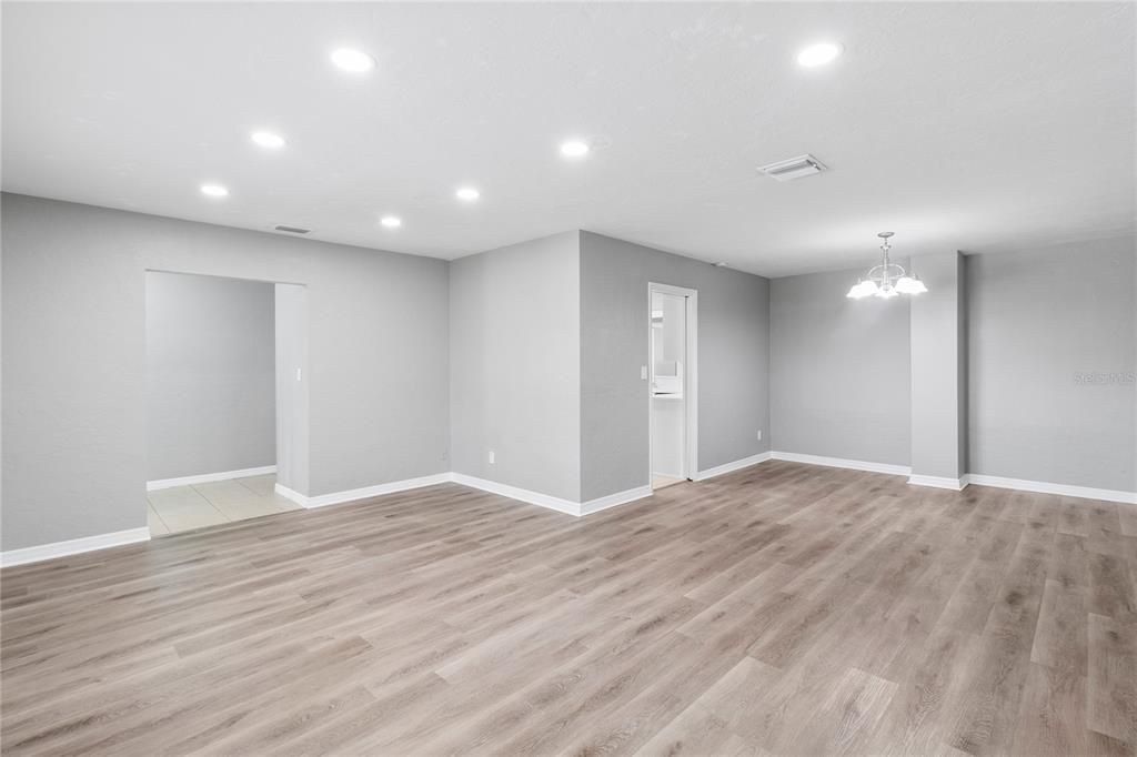 For Rent: $2,945 (3 beds, 2 baths, 1906 Square Feet)