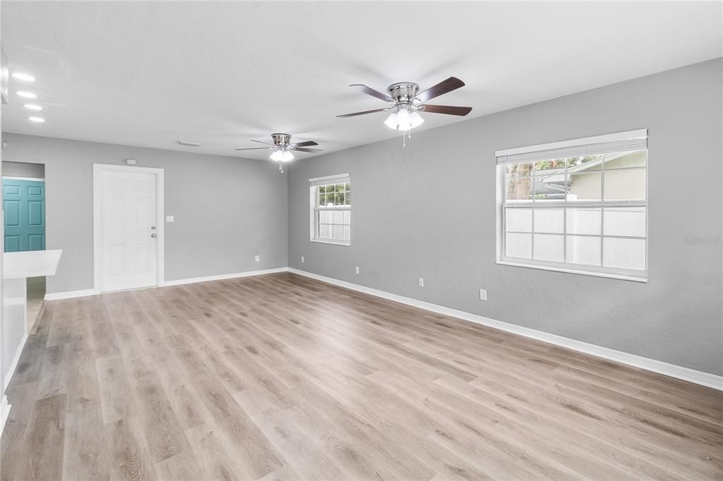 For Rent: $2,945 (3 beds, 2 baths, 1906 Square Feet)
