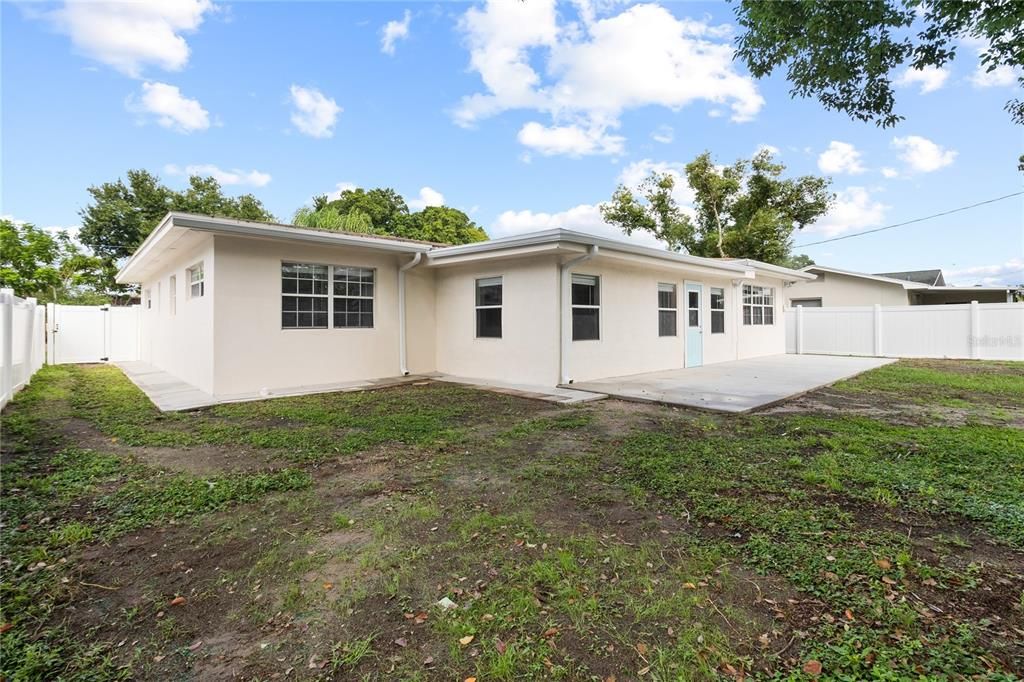 For Rent: $2,945 (3 beds, 2 baths, 1906 Square Feet)